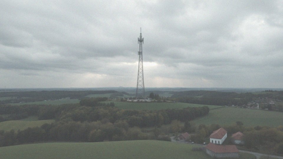 Jakie są parametry techniczne nadajników telewizyjnych w Łódzkim?