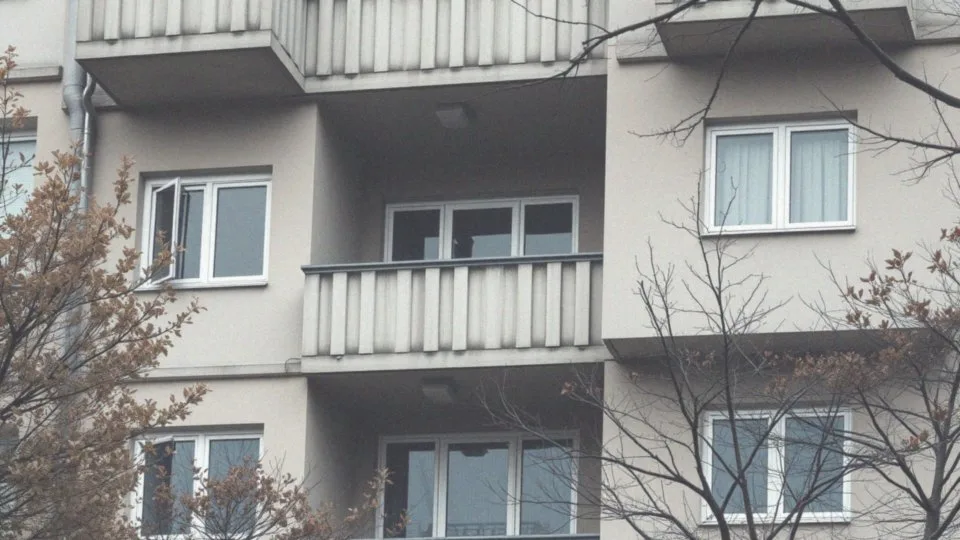 Których sąsiadów bardziej słychać: z góry czy z dołu?